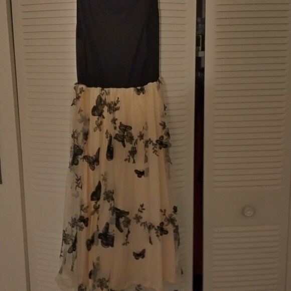 Women's Sleeveless Elegant And Romantic Butterfly Printed gown FINAL PRICE!!!!! - Picture 2 of 5